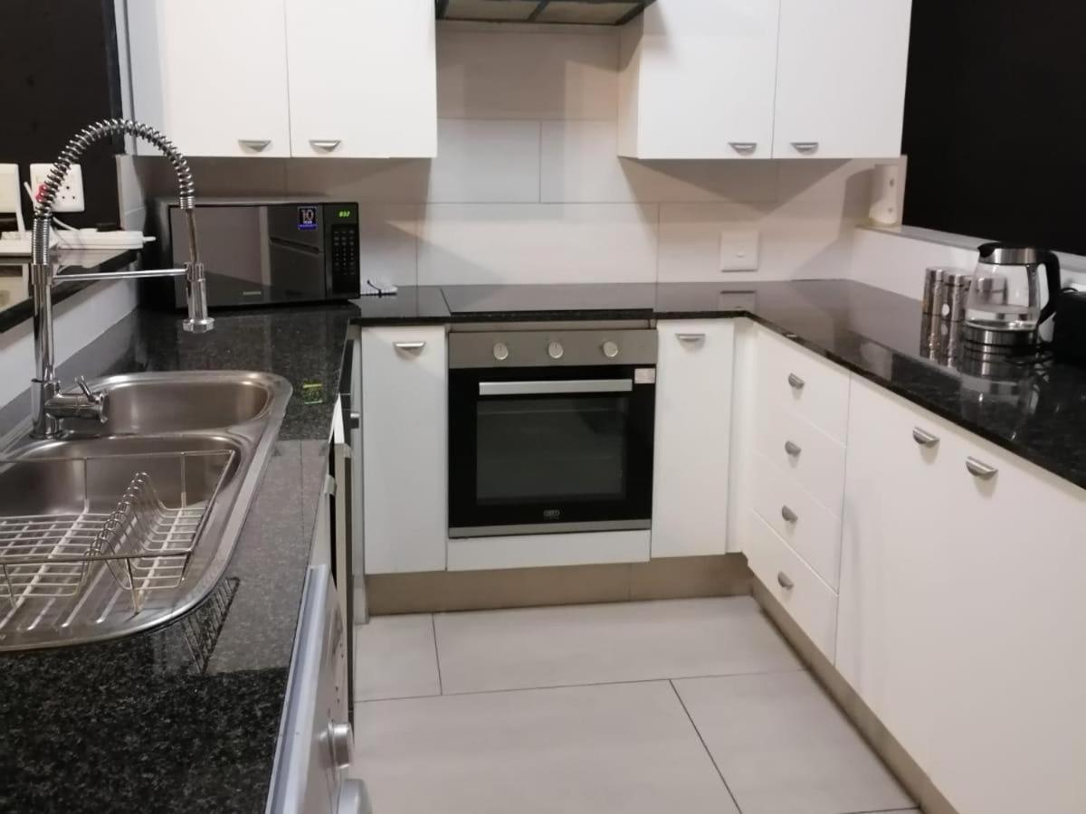 Emabheleni Executive Suites Westpoint Johannesburg Pokój zdjęcie